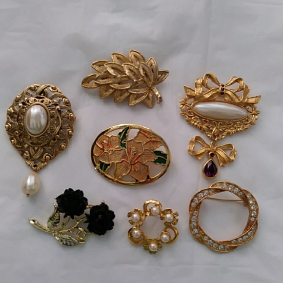 7 Vintage Brooches Pins
